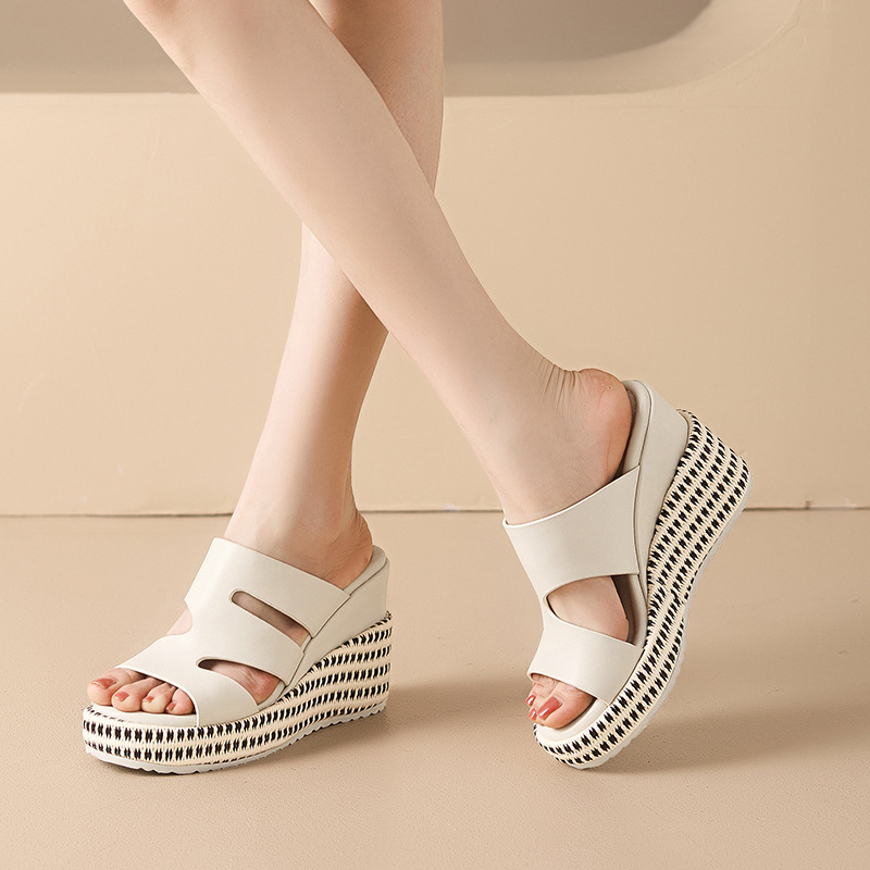 Dép sandal nữ quai chữ V đế xuồng cao gót 5 cm da PU mềm mại — màu đen, màu nâu nhạt, Trắng kem-