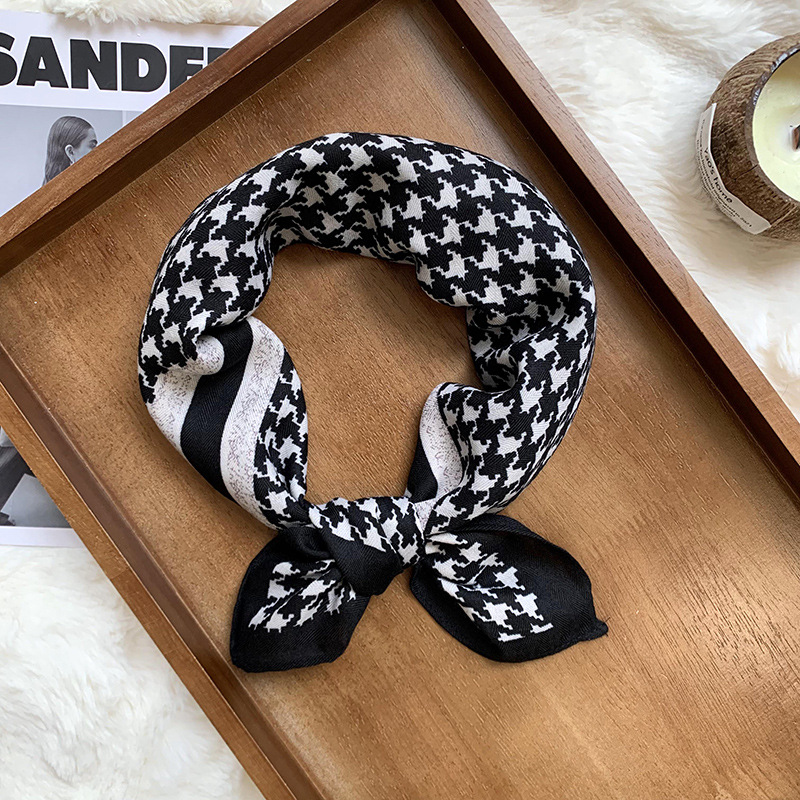 Bufandas de seda cuadrada alta sensación 2025 nuevo engrosado calentamiento bufandas de cuadros de pájaros paquete bufandas de cuello bufandas al por mayor