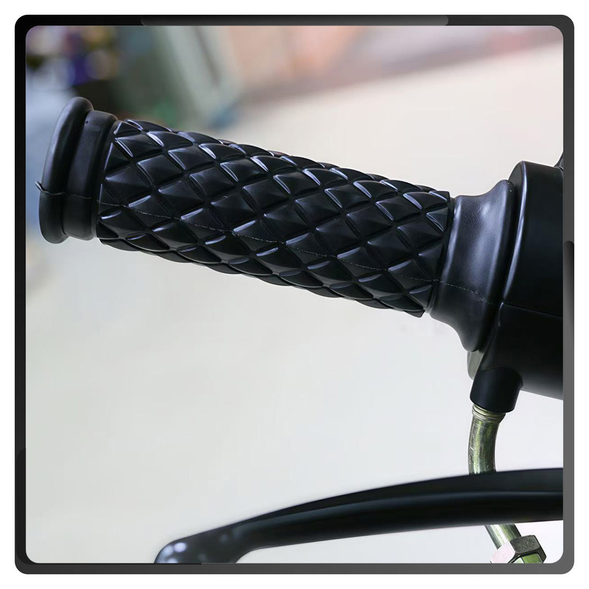 Vintage Universal Handlebar Grip for Off-Road Motorcycles, TPR Soft Rubber, Diamond-Shaped Handlebar Grip, for Scooter and Electric Vehicle Modification