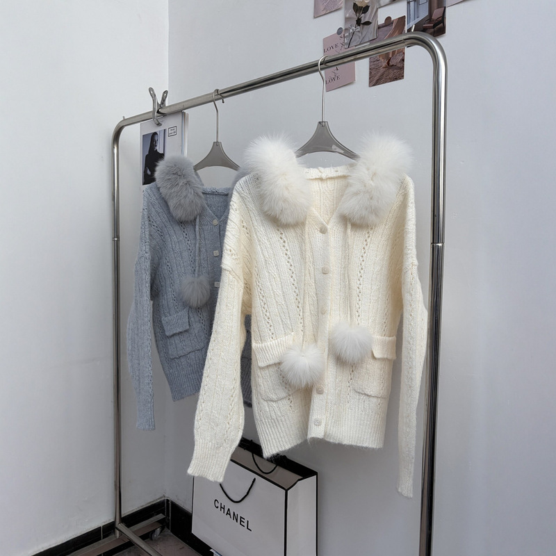 【Snow Elf】Detachable Fox Fur Collar Wool Blend Knit Cardigan Top with Pom-Poms 【Snow Elf】Detachable Fox Fur Collar Wool Blend Knit Cardigan Top with Pom-Poms