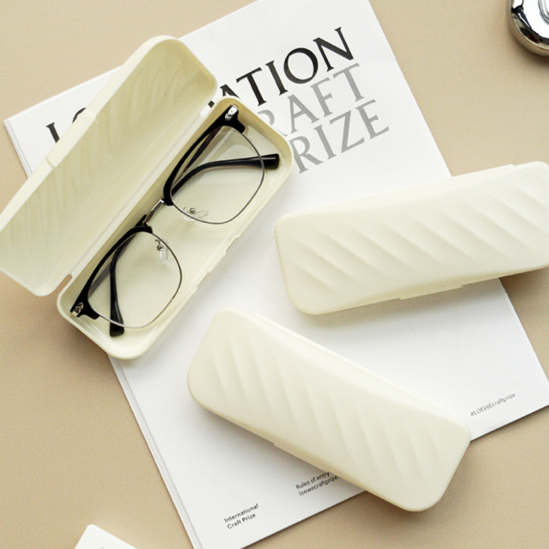 Caja de gafas de plástico blanco crema de alta calidad Inswind Caja de almacenamiento de alto valor facial Caja de gafas de miopía Caja de gafas anti-presión