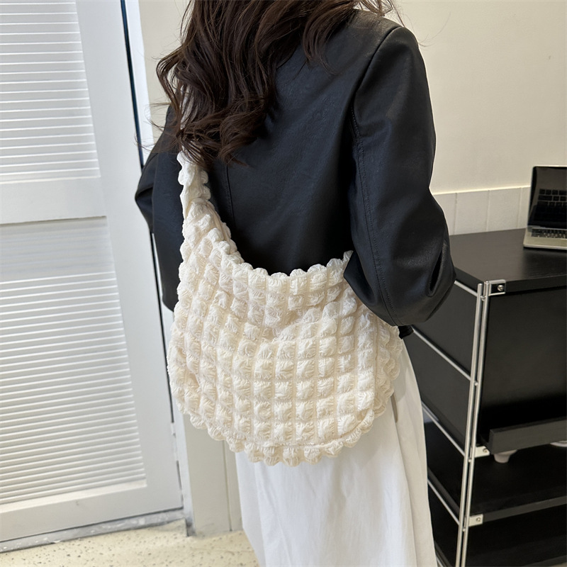 人気のファッションシンプルな気質通勤プリーツバッグ女性のための 2023 シングルショルダー脇の下バッグポータブルバケットバッグ潮|undefined