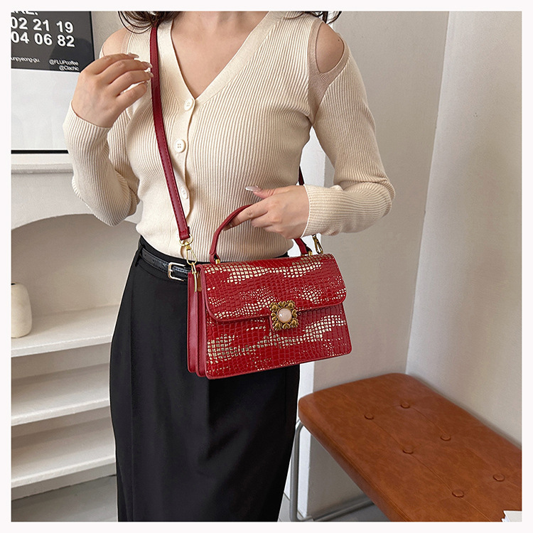 Sınır ötesi doku çanta 2023 erken sonbahar yeni kadın çantası kişiselleştirilmiş kertenkele desen omuz çantası rugan parlak çapraz çanta_voghion.com