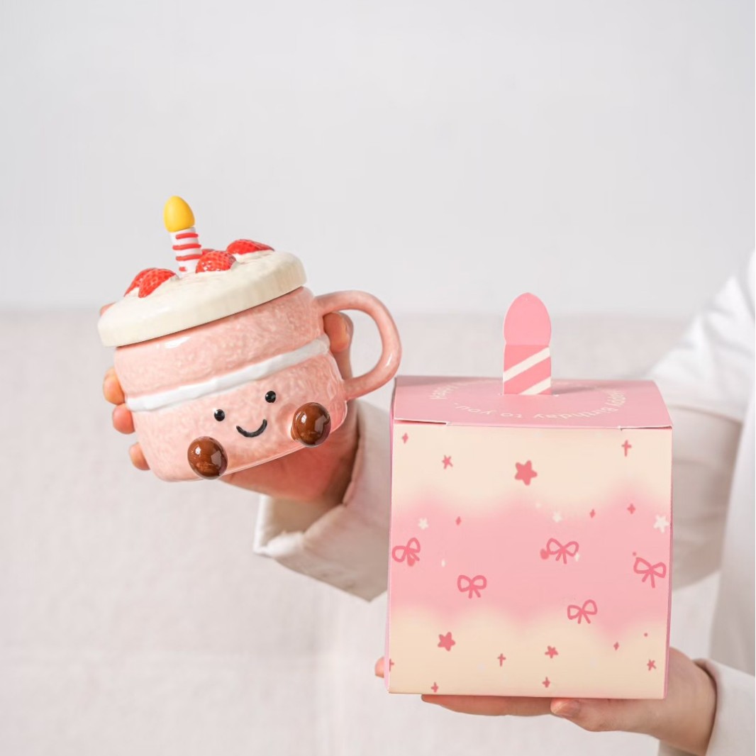 Nuevos productos creativos lindos regalos de cumpleaños pastel taza de regalo de mano relieve de alto valor de la cara taza de café de cerámica transfronteriza