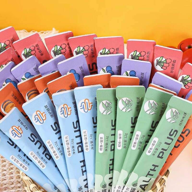 A Whole Box of Small Fish Cat Treats, Canned Cat Food, 110 Pieces, Stocking Up, Canned Cat Nutrition, Wet and Dry Cat Snacks for Kittens and Adult Cats