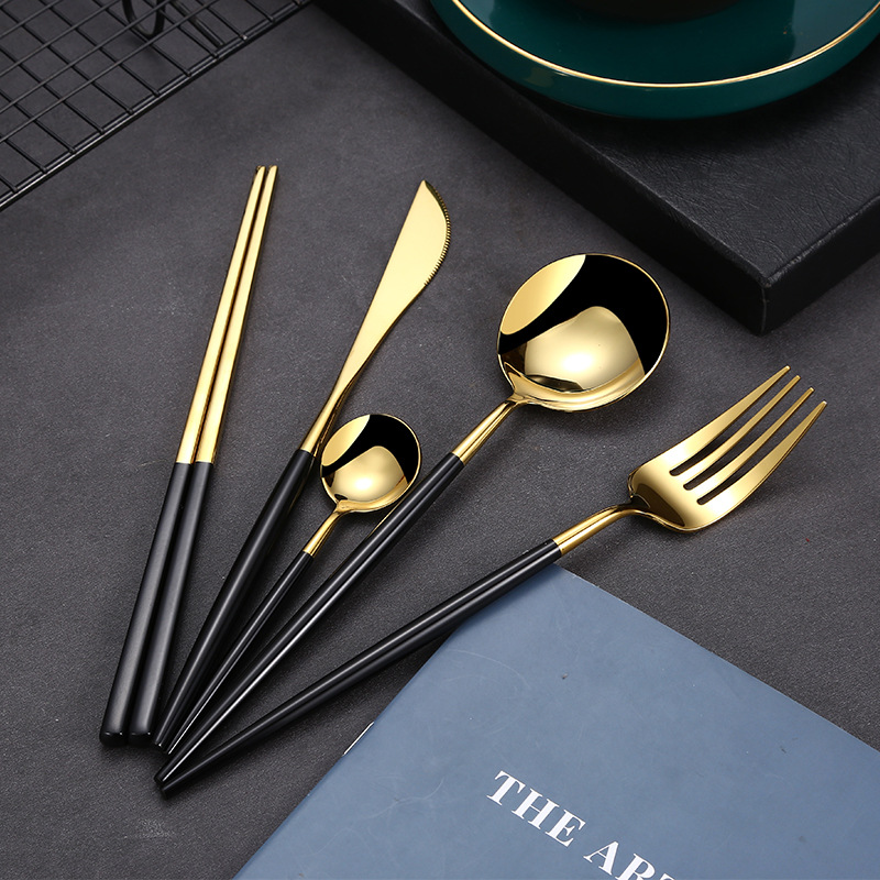 Portugisisk bestiksæt i rustfrit stål med guld finish_voghion.com