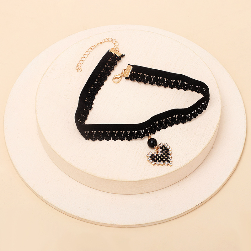 Necklace Classification Polyester Chain Material Choker Chain Type Cute Classic Style Heart Shape Boots Alloy Lace Choker Choker Wholesale