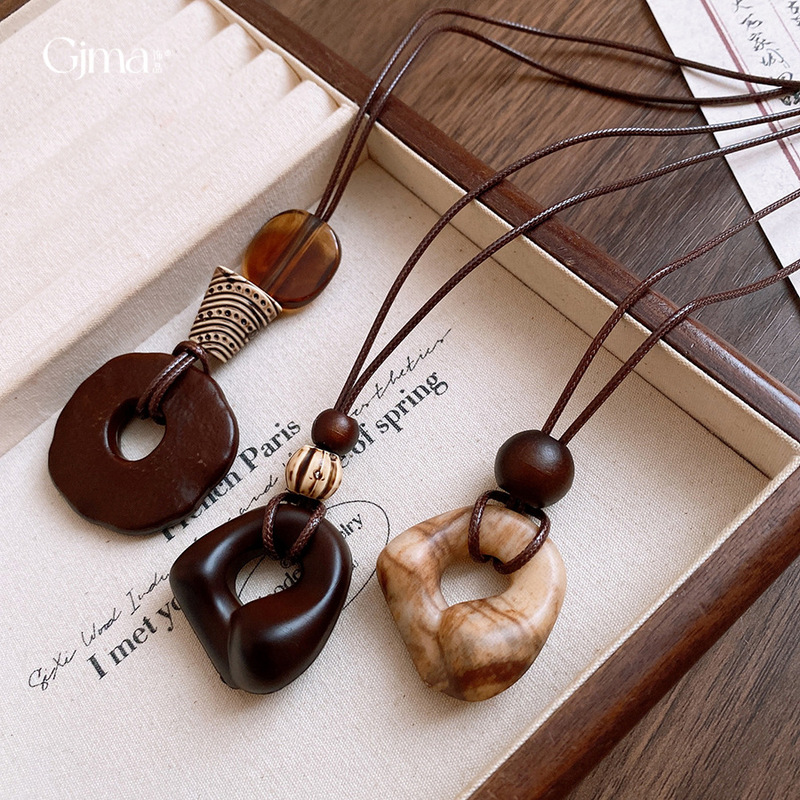 Autumn and Winter Irregular Geometric Wooden Bead Resin Pendant Long Necklace Light Luxury High-End Sweater Chain Retro Versatile Necklace