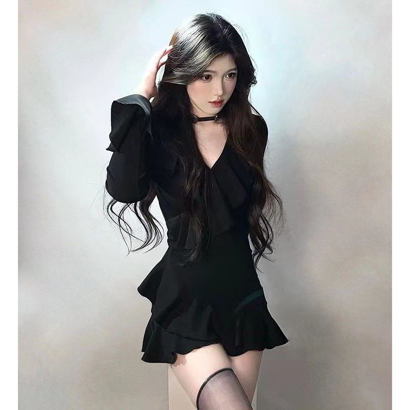 Black Ruffled Trumpet Sleeve Long-sleeved V-neck dress Women's Autumn and Winter Elegant Small Black Dress with Tight Waist A- line Short Dress