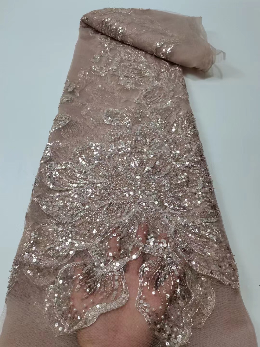 Diseño de moda europea y americana vestido de noche posicionamiento unilateral lentejuelas laminado bordado vestido largo tela de tubo de cuentas JX2423