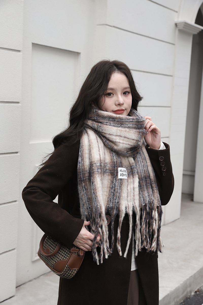 Schal für Herbst- und Winterfrauen mit einem Gefühl von Luxus 2024 Neues Seepferdchenfellgitter Koreanische Version Paarschal_voghion.com