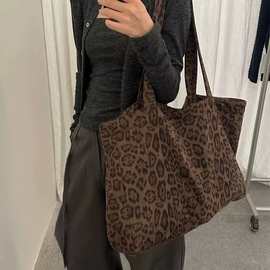 2025秋冬新款大容量复古豹纹托特包女款时尚百搭通勤单肩包通勤包