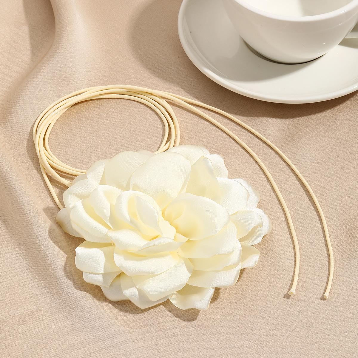 collana di fiori fantasma in vendita calda collana di rose in tessuto con fiori in pizzo collana di fiori_voghion.com