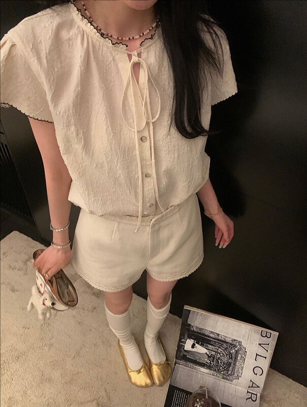 Ouyang Laqianfeng Xiaofei スリーブシャツ女性の夏のデザインニッチ半袖シャツコントラストカラーレースアップトップ|undefined