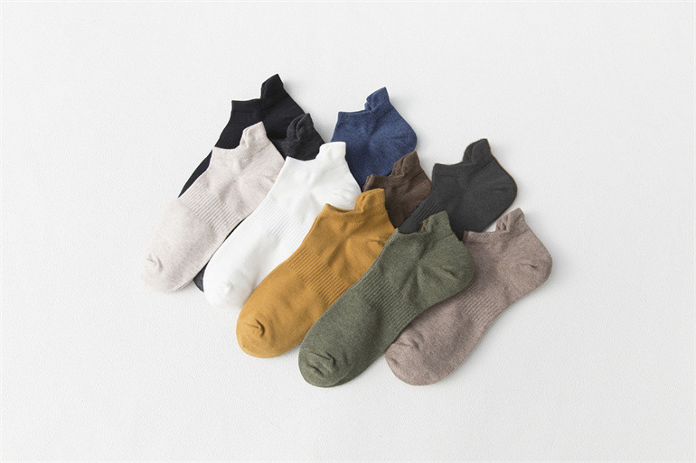 Men's Simple Style Solid Color Cotton Ankle Socks A Pair display picture 3