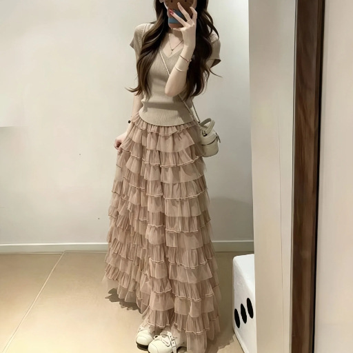 Korean Style V-Neck Short-Sleeved Knitwear 2026 Summer New High-Waisted A-Line Cake Skirt Fashionable Two-Piece Set Wholesale
