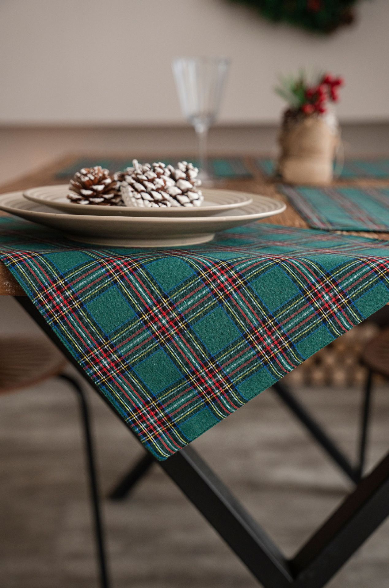 夹心格墨绿桌旗