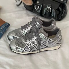 カジュアルな銀灰色のネットの顔の通気性の登山のワッフルの阿甘の厚い底の板の靴の百合の徳訓の靴のお父さんの運動靴の女性