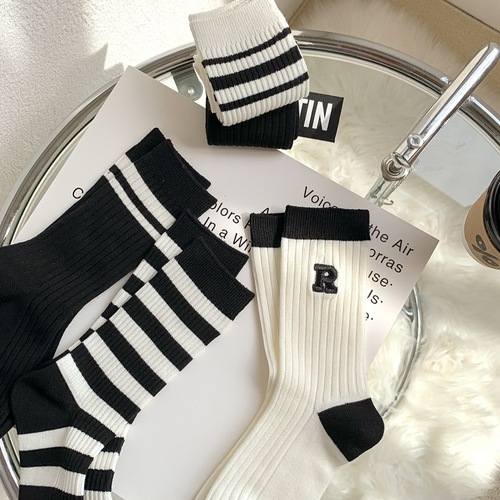 Sports socks for women with R letter embroidery, simple black and white stripes, casual, versatile, breathable double-needle socks for women, wholesale
