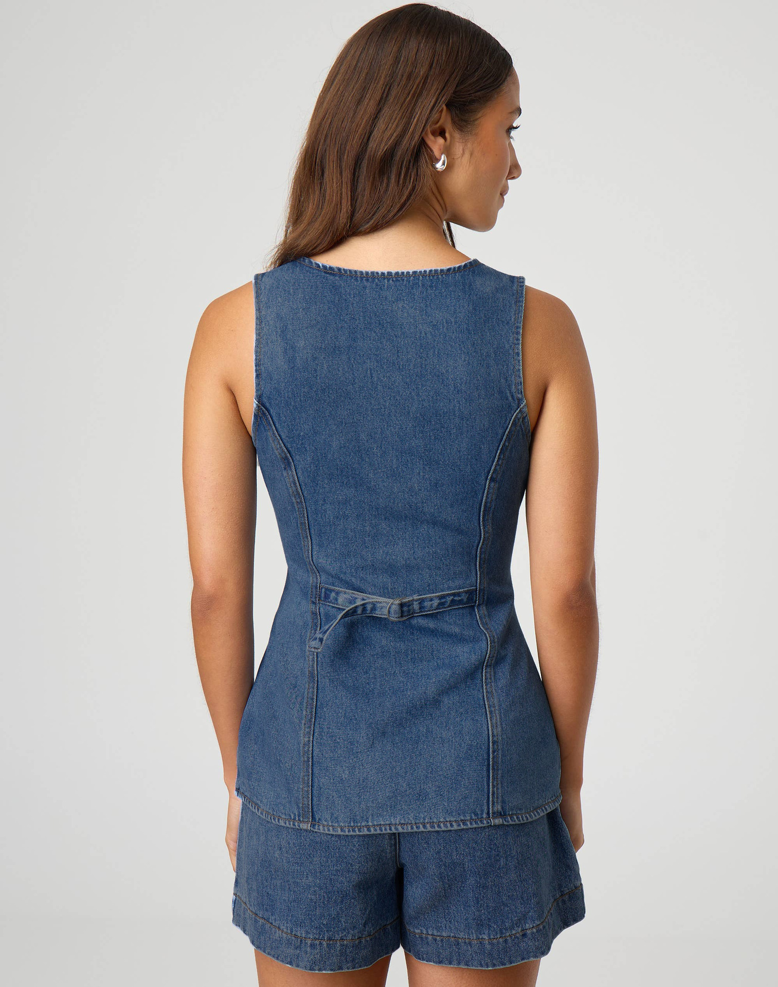 K New Fashionable Sleeveless Waist Cinched High Waisted Loose Denim Shorts Set For Women_ecoleips.com