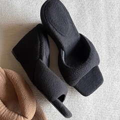 ファッションの丸いブツブツとハイヒールの女性の小衆のファッションの百合パンのベルベットの四角いスリッパ