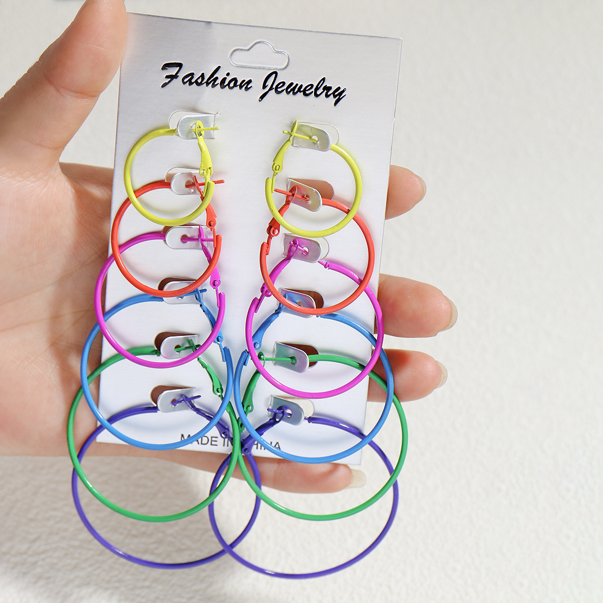 Moda europea y americana venta caliente transfronteriza nuevos productos pendientes de temperamento mujeres pintura en aerosol exagerada círculo de color 6 pares 1 juego