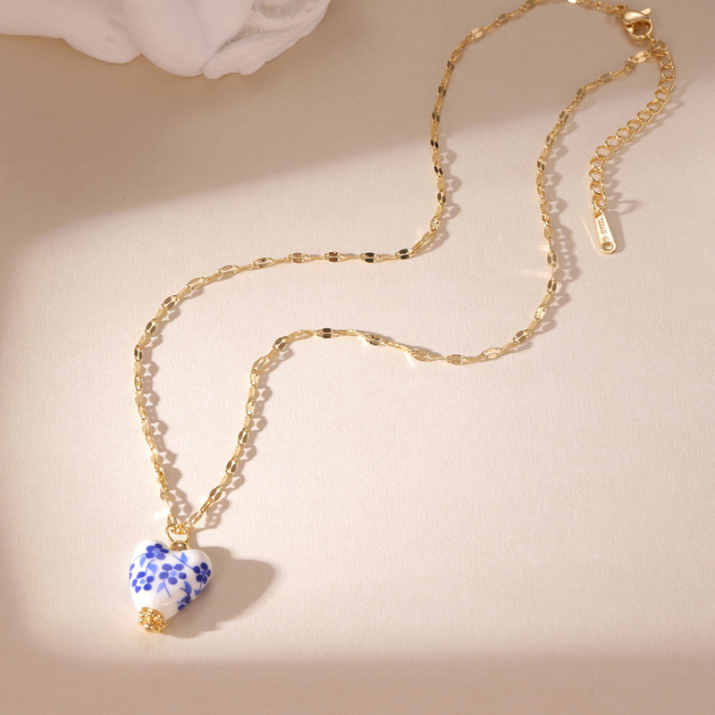 新しい中国風のレトロな青と白の磁器ペンダント女性の愛の花セラミックネックレスステンレス鋼チェーントランスボーダーホット販売卸売|undefined