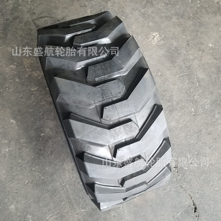 两头忙真空工程轮胎10.5/80-18 12.5/80-18 R4人字花纹耐磨型轮胎