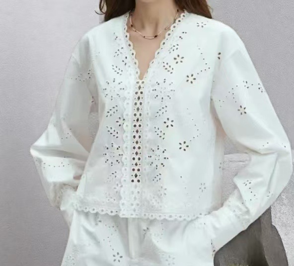 フランス式FA家2025夏新商品洋気流行重工刺繍透かし彫り純色vネックシャツ高腰半ズボン|undefined