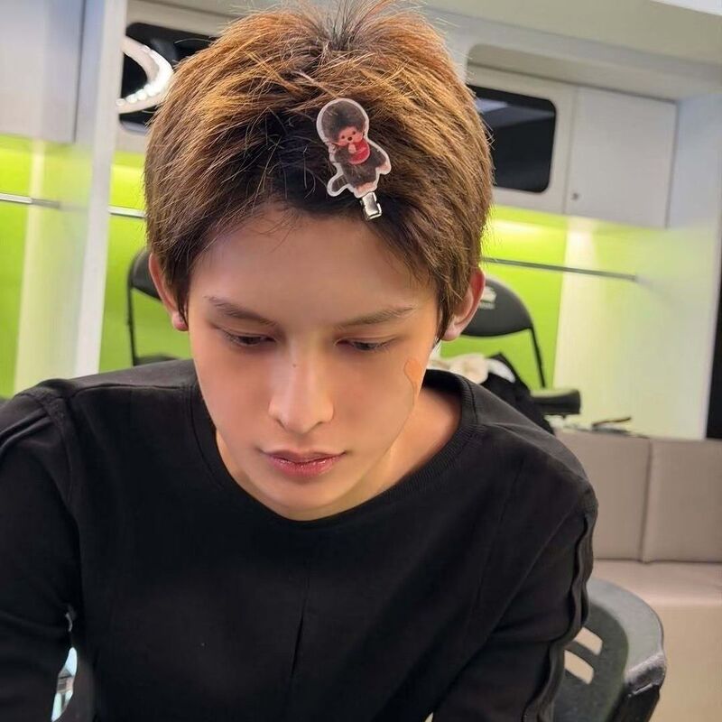 Zhao Yufan's Same Style Monchhichi Hair Clip, Cute Monkey-Shaped Hair Clip, Full of Fun and Adorableness, Super Trendy and Popular Zhao Yufan's Same Style Monchhichi Hair Clip, Cute Monkey-Shaped Hair Clip, Full of Fun and Adorableness, Super Trendy and Popular