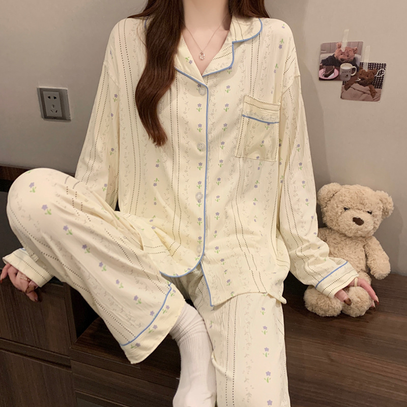 蝶結びのさくらんぼのプリントの女性のパジャマの春と秋の新型のカーディガンの長袖のズボンの部屋の服のスーツは実際に卸売りをたたきます。|undefined