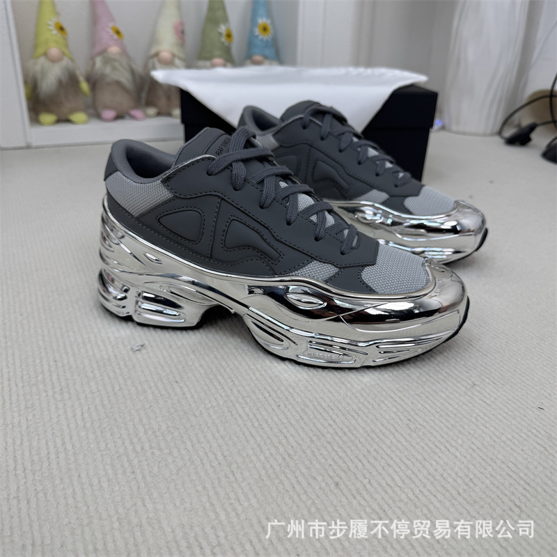 회색