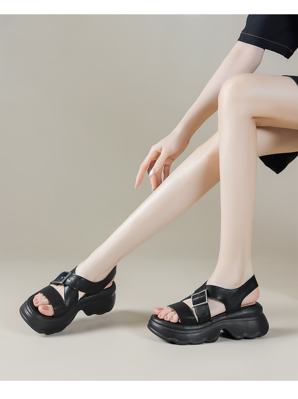 Sandal nữ đế dày quai chéo khóa thắt lưng, hở ngón phong cách La Mã, gót cao 7 cm — Màu đen chi tiết 12