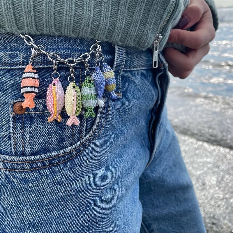 ヨーロッパとアメリカの新しいドーパミンネックレス、シンプルなカラフルな粒の小魚、ハイエンドのDIYペンダント、富の魚、縁起の良い魚|undefined