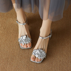 擁有美好~2024新手工花朵方頭一字帶百搭5cm粗跟涼鞋女仙女風大碼