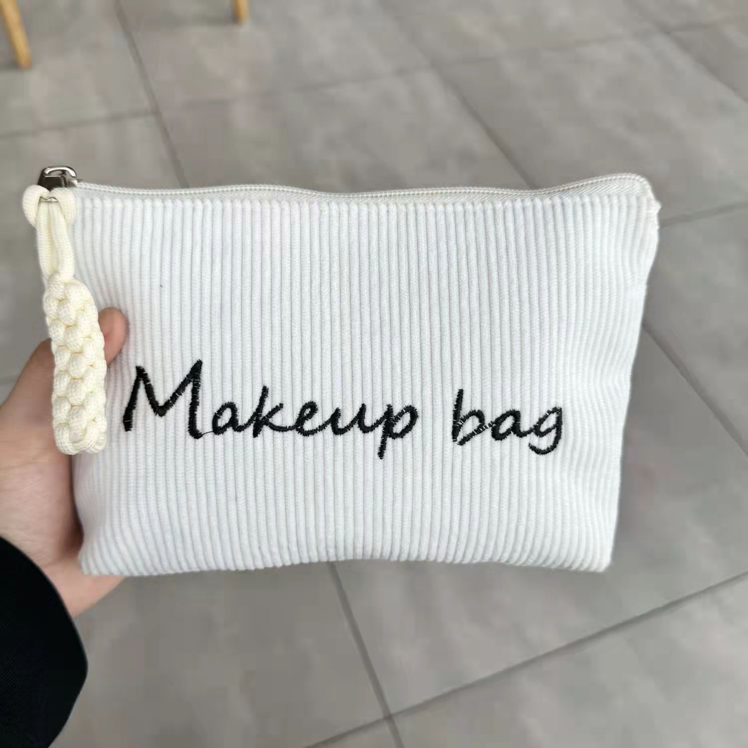 Bolsa de maquillaje de bordado de tenue agujas nicho color de viaje portátil bolsa de almacenamiento de productos de cuidado de la piel bolsa de lavado
