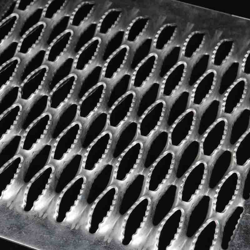 实体工厂生产销售冲孔防滑板抗压强度 鳄鱼嘴防滑板鳄鱼齿防滑板