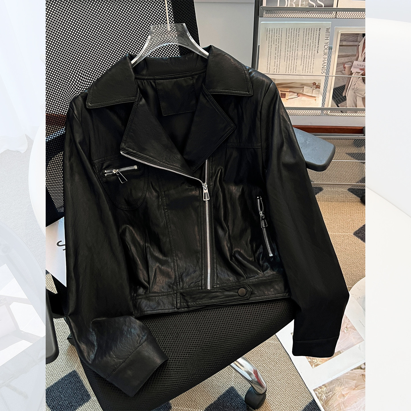 Black Lapel Pu Leather Jacket Women's Short 2025 Early Autum New Style Unique Super Nice Motorcycle Jacket