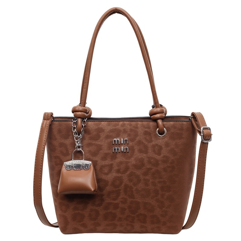 Transfronterizo coreano yozi versátil bolsa de cesta de verduras 2025 otoño y invierno nuevo tipo de bolso de hombro móvil bolso de cubo de niña