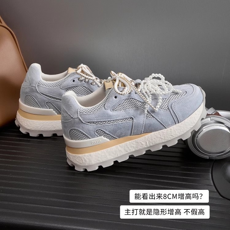 Pequeños zapatos de mujer de 8cm de altura interior zapatos de entrenamiento alemán 2025 zapatos deportivos de suela gruesa de malla de verano zapatos de papá zapatos Forrest Gump