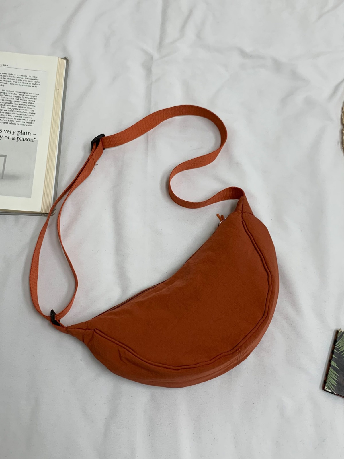 Youjia probador mismo estilo bolso de mensajero femenino pequeño libro rojo bolso de bola de masa de nailon estudiante bandolera bolso de tela suministro de fábrica