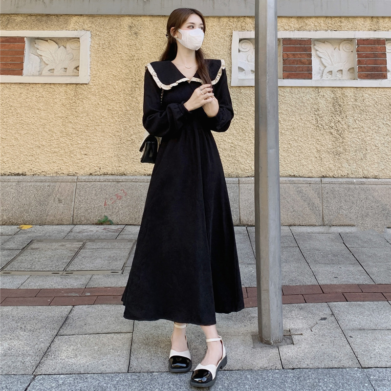大きいサイズの婦人服の高級感の子供の襟のニットのワンピースの秋の太っているMMは腹を遮ってやせているスカートの気質の小さい黒いスカートを現します。|undefined