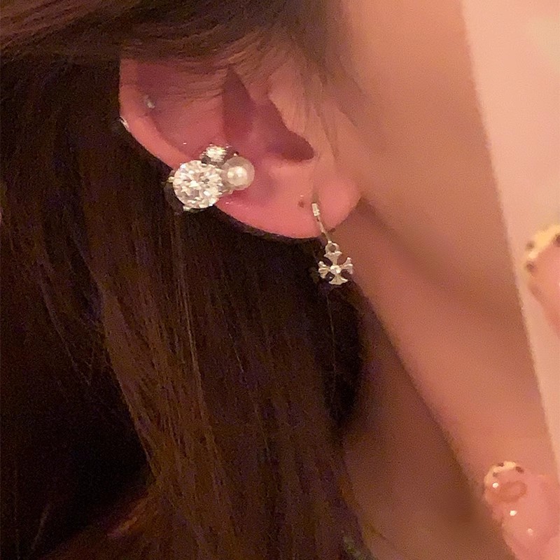 Pendientes de circón súper flash de alta calidad con aguja de plata 925 Pendientes de estilo explosivo de temperamento exquisito de lujo ligero femenino Pendientes de primavera y verano al por mayor