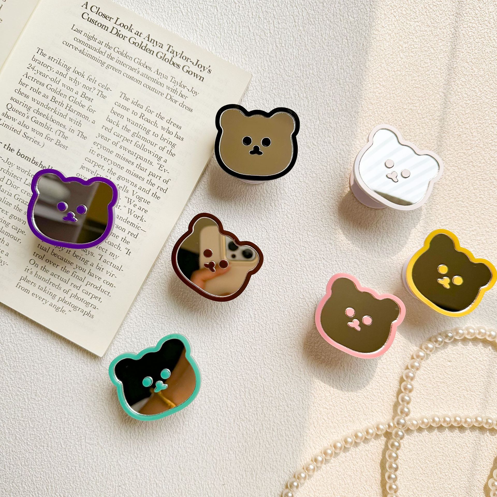 35g Weight Universal Applicable Brands Mobile Phone Holder Classification Plastic Material Bear Pattern Cute Style Cute Bear Plastic Universal Phone Cases 无