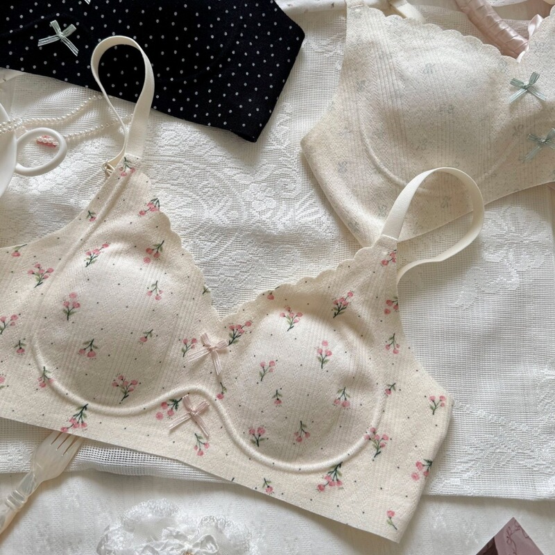 Perfume Lemon French Gentle Seamless Rabbit Ear Cup Bra for Women with Large Busts, Minimizing Effect, No Underwire, Thin Style, Summer