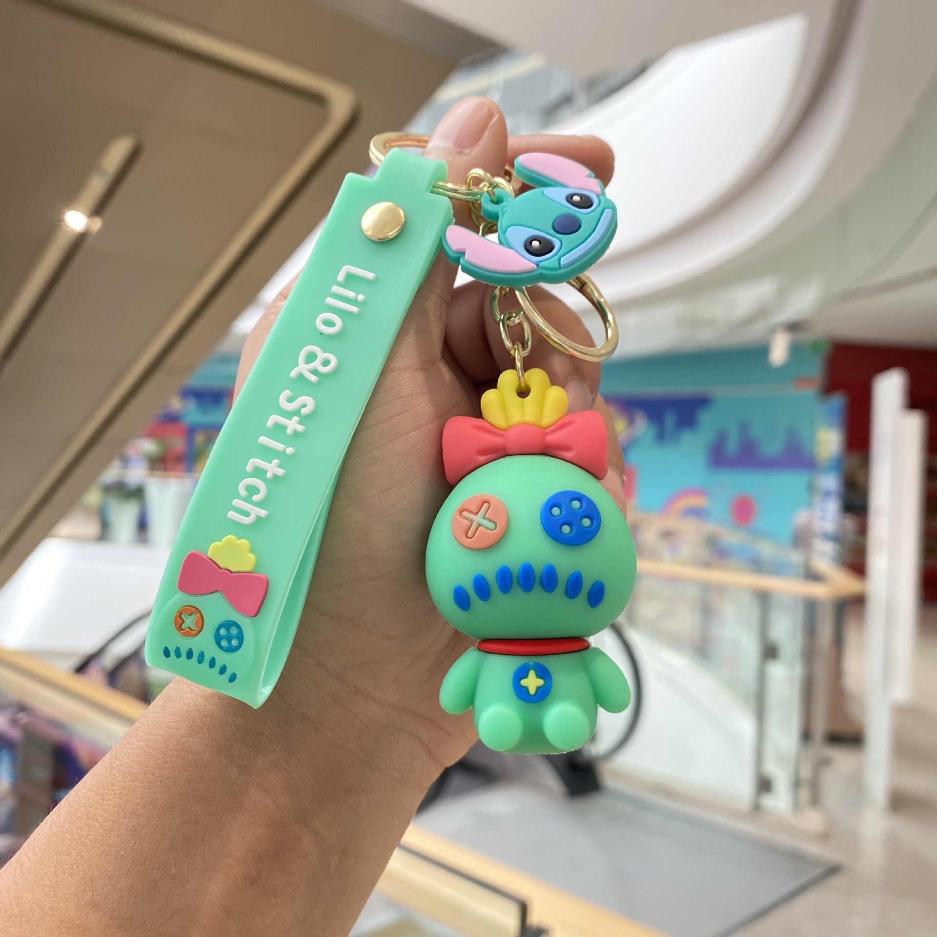 Cartoon Stitch y Bao llavero lindo joyería colgante de moda muñeca máquina coche al por mayor