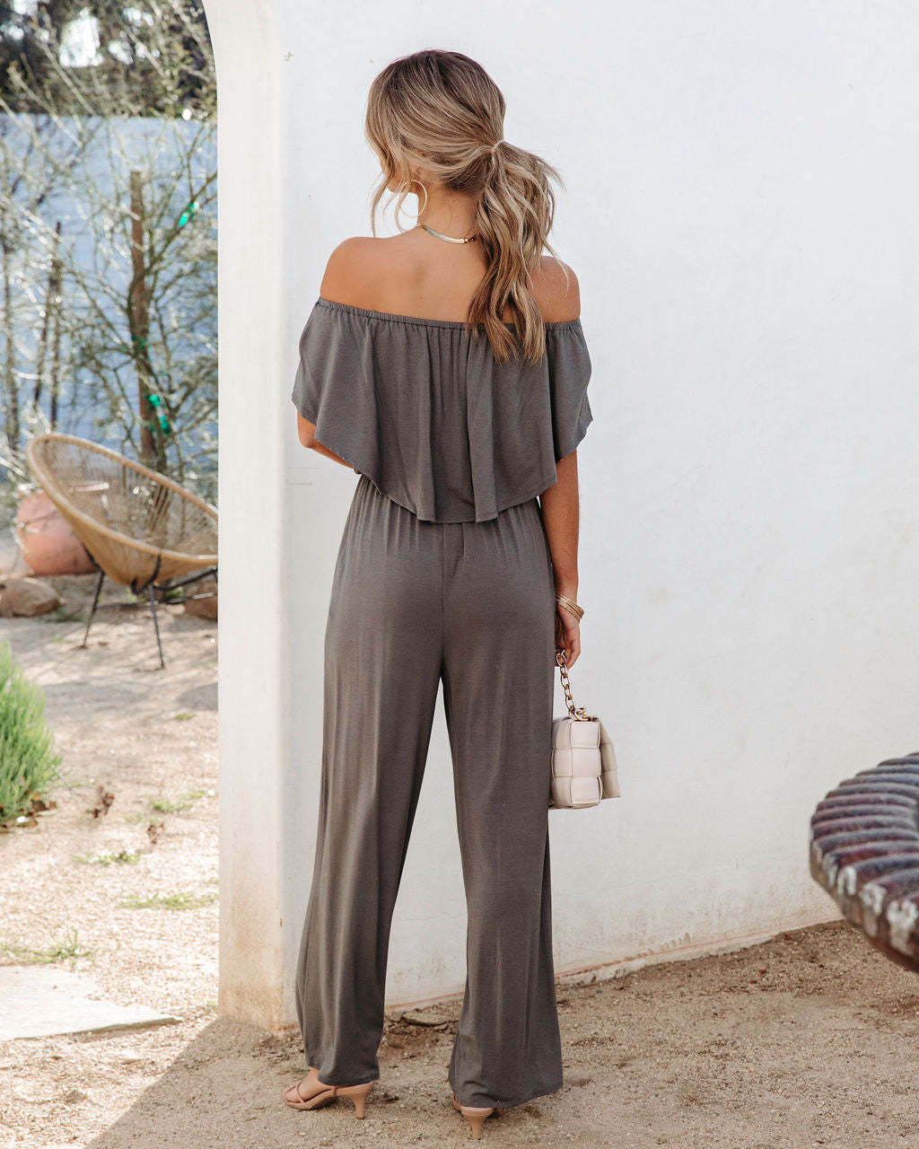 2024 Frühjahr/Sommer Damenbekleidung Ein modischer und eleganter schulterfreier Jumpsuit mit lässiger Hose mit weitem Bein für Damen_voghion.com