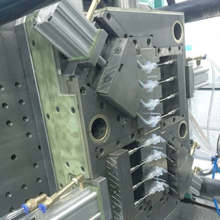 通用型液态硅胶吸嘴 水杯吸嘴模具  弯管吸嘴模具加工开发制造