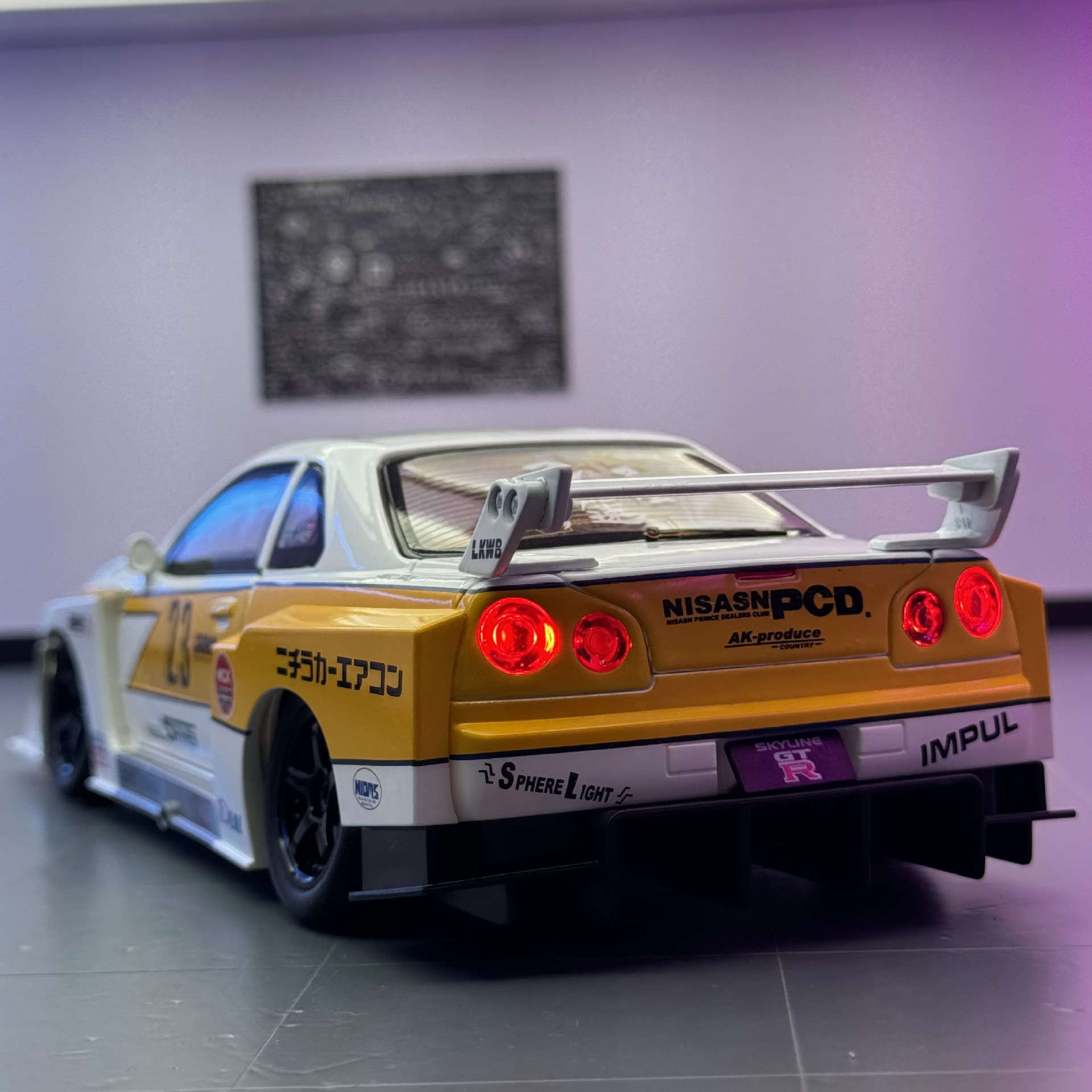 Modelo de coche de aleación Weili 1 a 24 Nissan GTR34 versión modificada del horizonte del coche de juguete de luz y sonido modelo de sonido