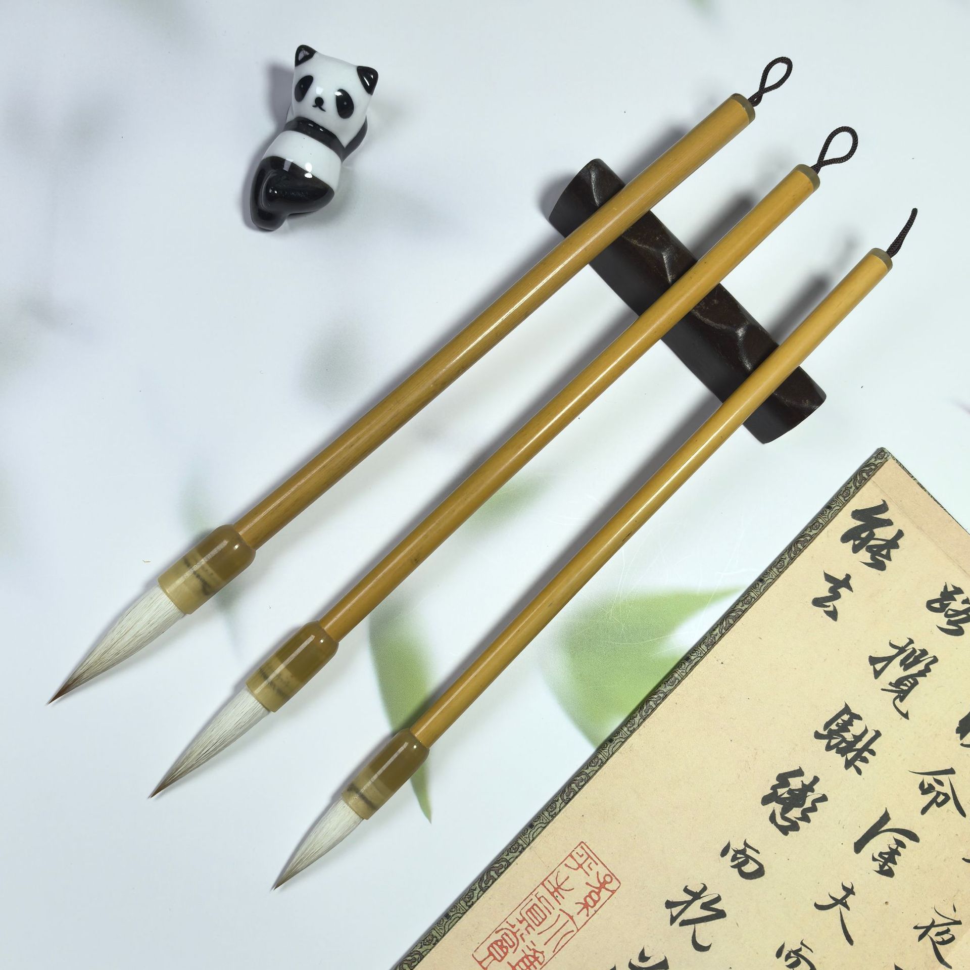 Factory direct sales of Wengang wholesale mixed-hair small regular script calligraphy practice pens for beginners and students.
